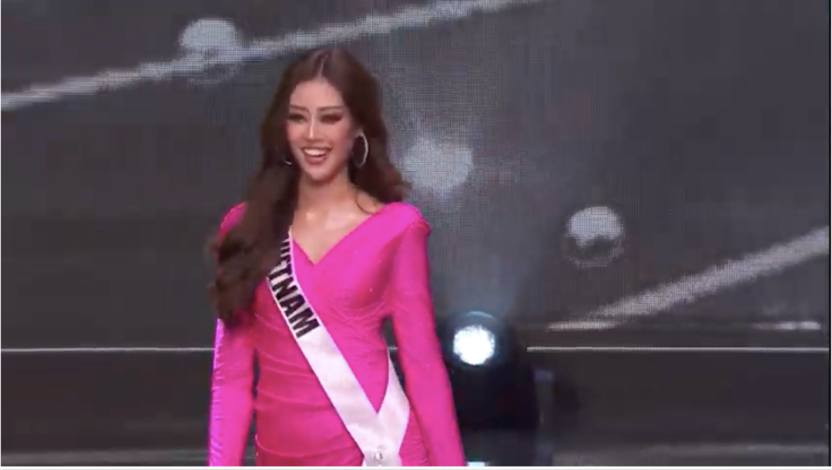 7 giây 'thần thánh' của Khánh Vân mở màn bán kết Miss Universe: Trái tim ấm áp - Thần thái rạng ngời Ảnh 3