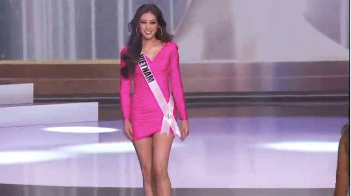 7 giây 'thần thánh' của Khánh Vân mở màn bán kết Miss Universe: Trái tim ấm áp - Thần thái rạng ngời Ảnh 4