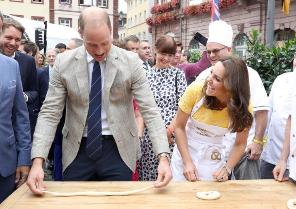 17 bức ảnh cho thấy Hoàng tử William và Kate cũng như bao cặp đôi bình thường Ảnh 8