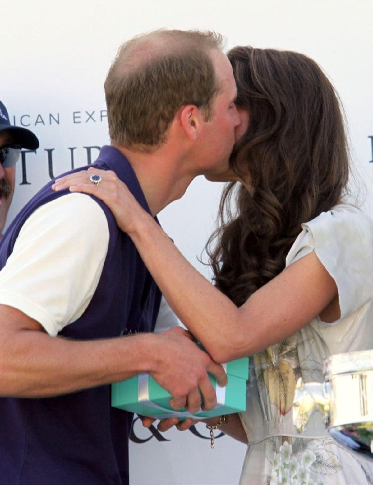 17 bức ảnh cho thấy Hoàng tử William và Kate cũng như bao cặp đôi bình thường Ảnh 9