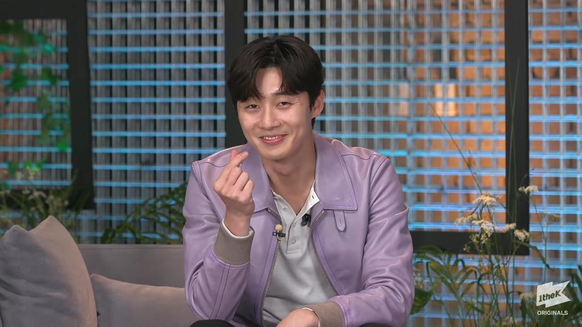 V (BTS) nói gì trong ngày trọng đại của 'anh trai mưa' Park Seo Joon? Ảnh 2