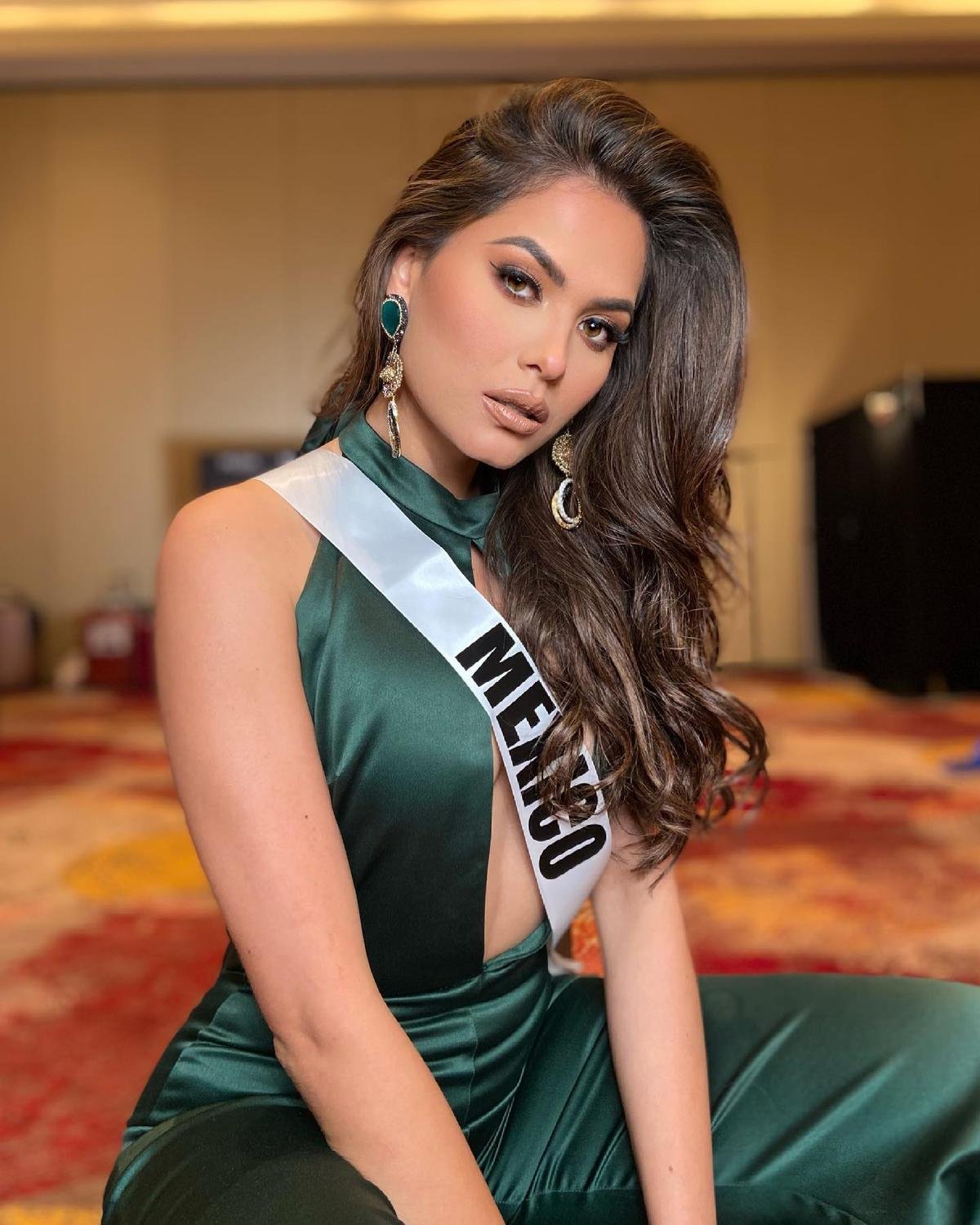 Nhan sắc và body cực phẩm của tân Hoa hậu Hoàn vũ 2020: Từng nổi danh với á hậu 1 Miss World 2017 Ảnh 11