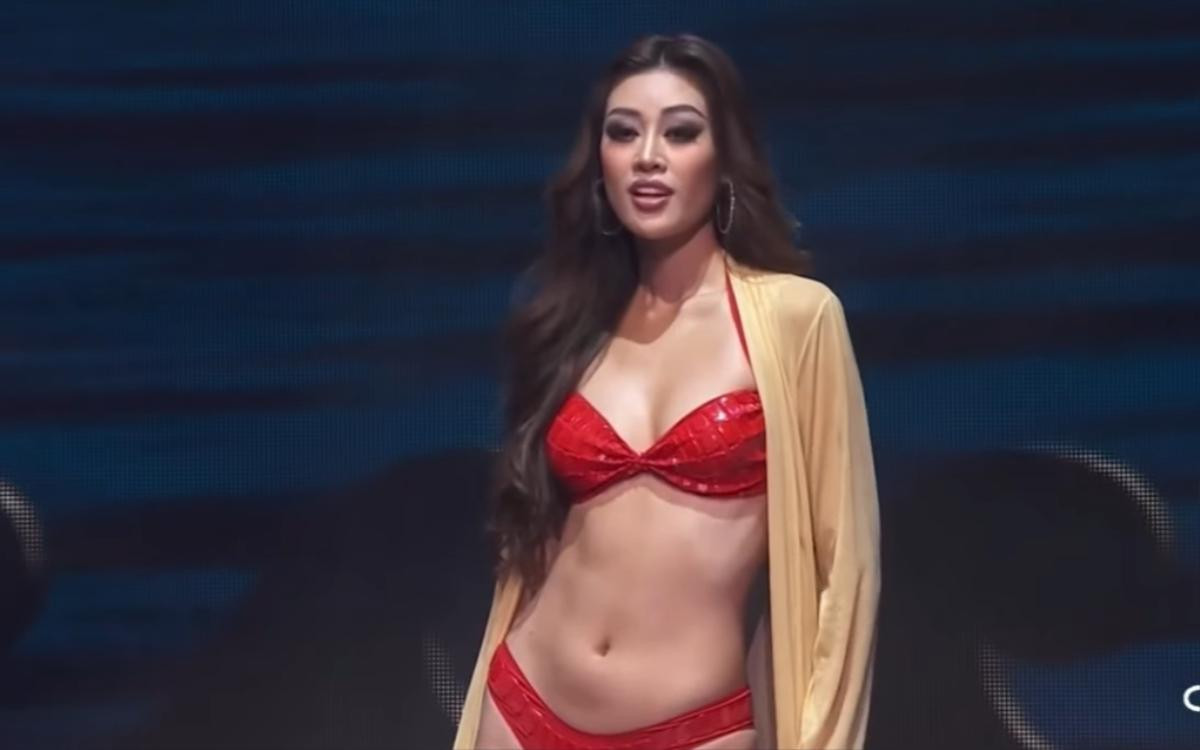 Chung kết Miss Universe: Khánh Vân diện bikini đỏ 'bung xõa', tự tin chặt chém dàn người đẹp Ảnh 1