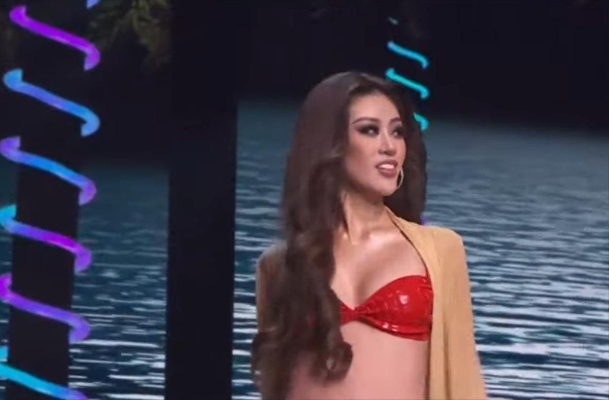 Chung kết Miss Universe: Khánh Vân diện bikini đỏ 'bung xõa', tự tin chặt chém dàn người đẹp Ảnh 3