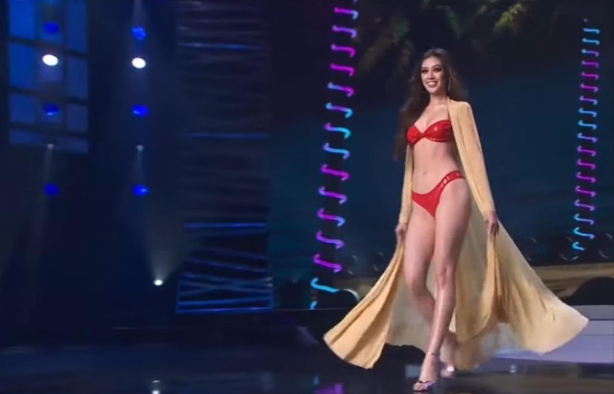 Chung kết Miss Universe: Khánh Vân diện bikini đỏ 'bung xõa', tự tin chặt chém dàn người đẹp Ảnh 4