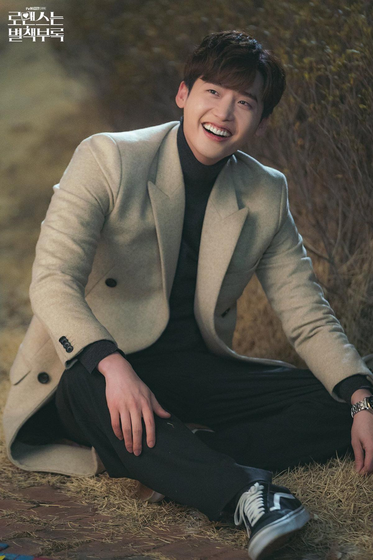 Lee Jong Suk giàu có cỡ nào khi sở hữu 1.150 tỷ đồng? Ảnh 2