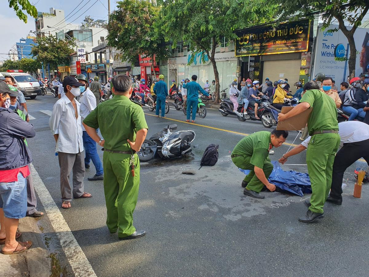 Chở con gái đi ôn thi tốt nghiệp THPT xảy ra tai nạn, cha gào khóc thảm thiết với cảnh tượng trước mắt Ảnh 1