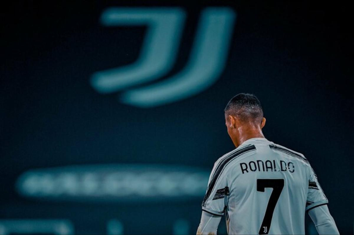 Ronaldo chuyển dàn siêu xe khỏi căn biệt thự ở Turin Ảnh 1