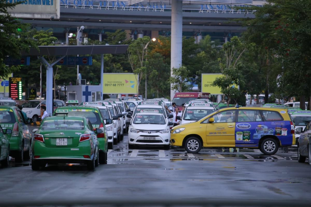 Khuyến cáo taxi, xe công nghệ không mở điều hòa, phải mở kính khi chở khách tại TP.HCM từ ngày 22/5 Ảnh 1