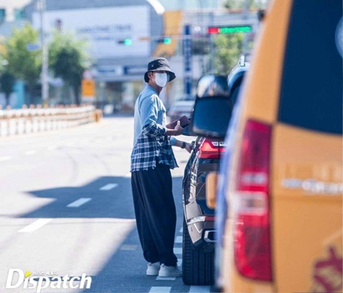 Dispatch khui ảnh hẹn hò của Lee Seung Gi và nữ phụ 'Hwarang' Ảnh 2