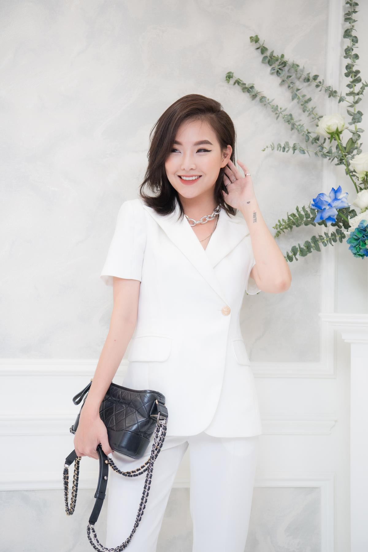 Mặc suit thanh lịch mà vẫn quyến rũ như Bảo Trâm Idol Ảnh 11