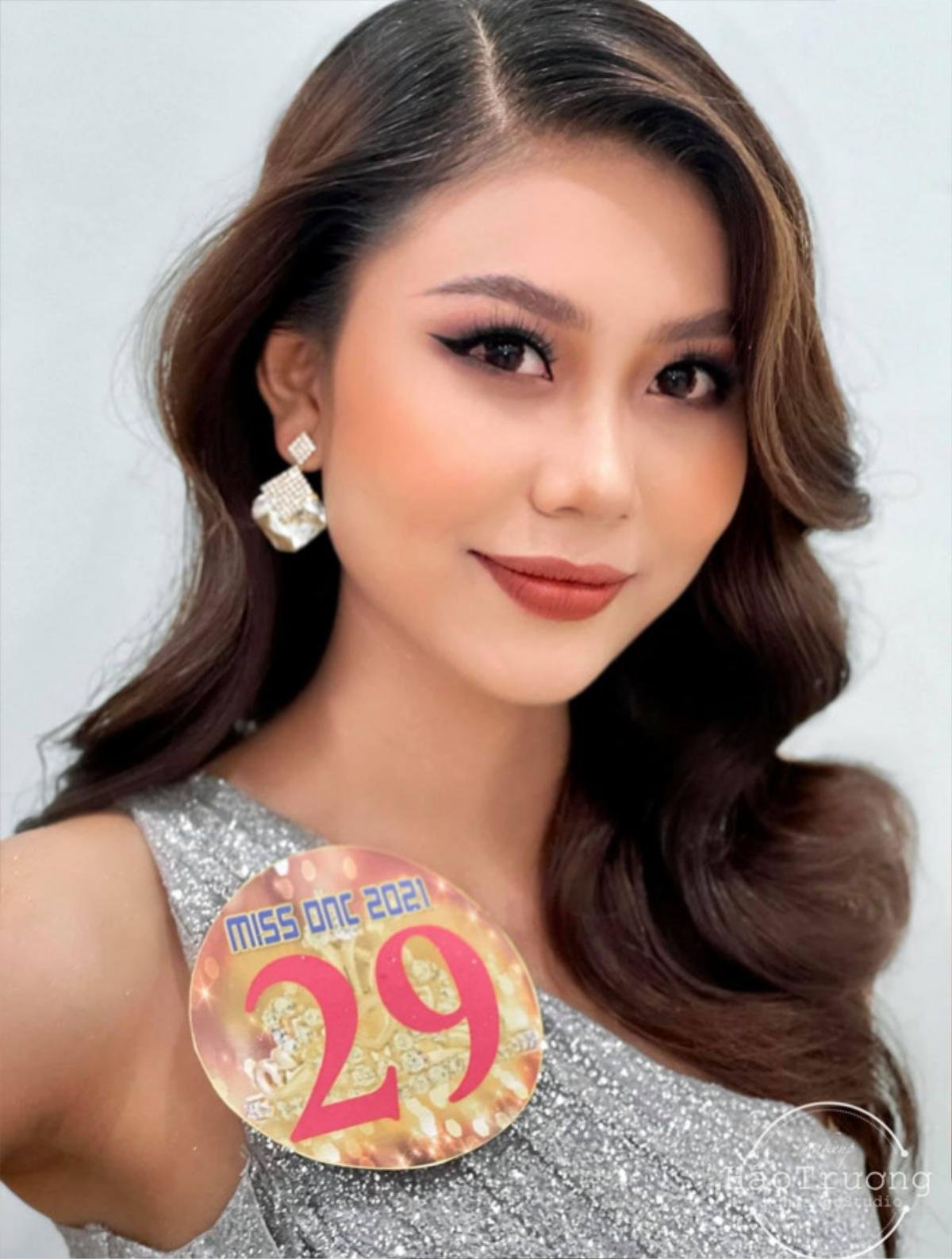 Đỗ Nhật Hà và bản sao Thanh Hằng xuất hiện 'chiễm chệ' tại vòng thi Online Miss Universe Vietnam 2021 Ảnh 3