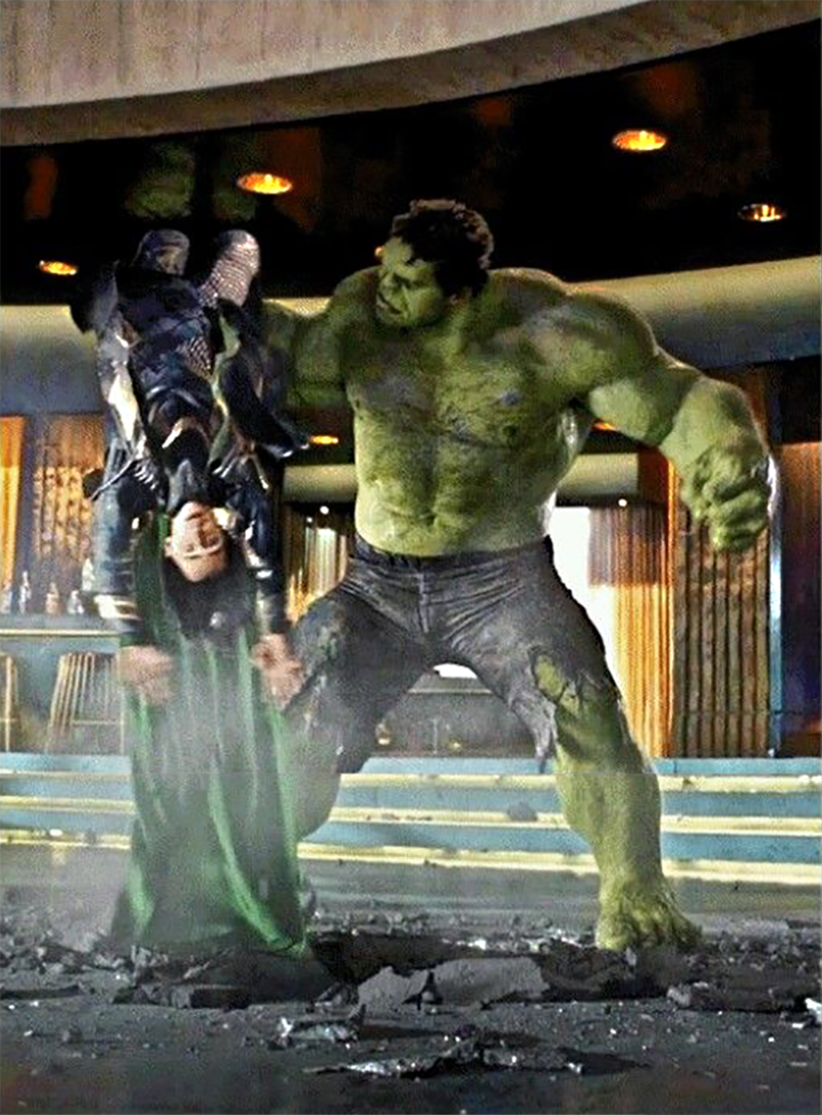 Tom Hiddleston tâm sự về cảnh bị Hulk hành nhừ tử trong 'The Avengers' Ảnh 4