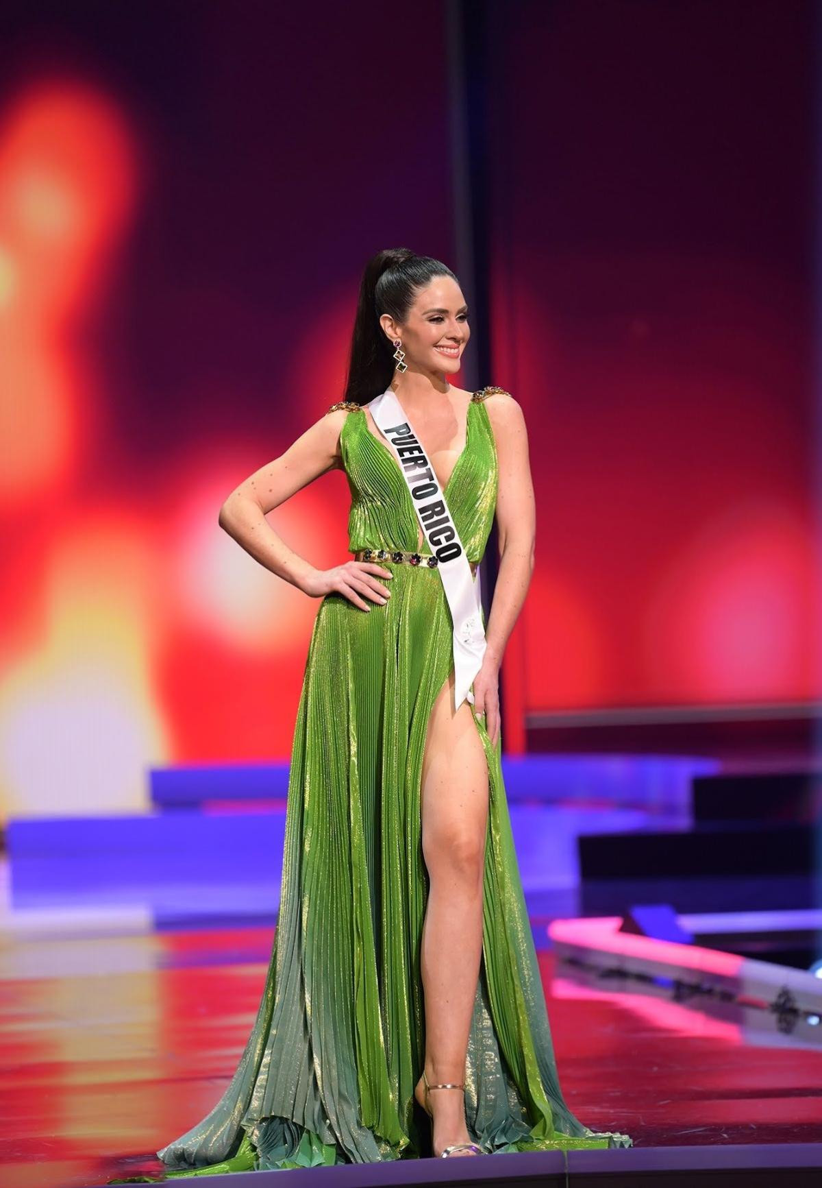 Miss Puerto Rico livestream tố bị cắt nát váy, Miss Universe 2020 tiếp tục dính phốt Ảnh 2