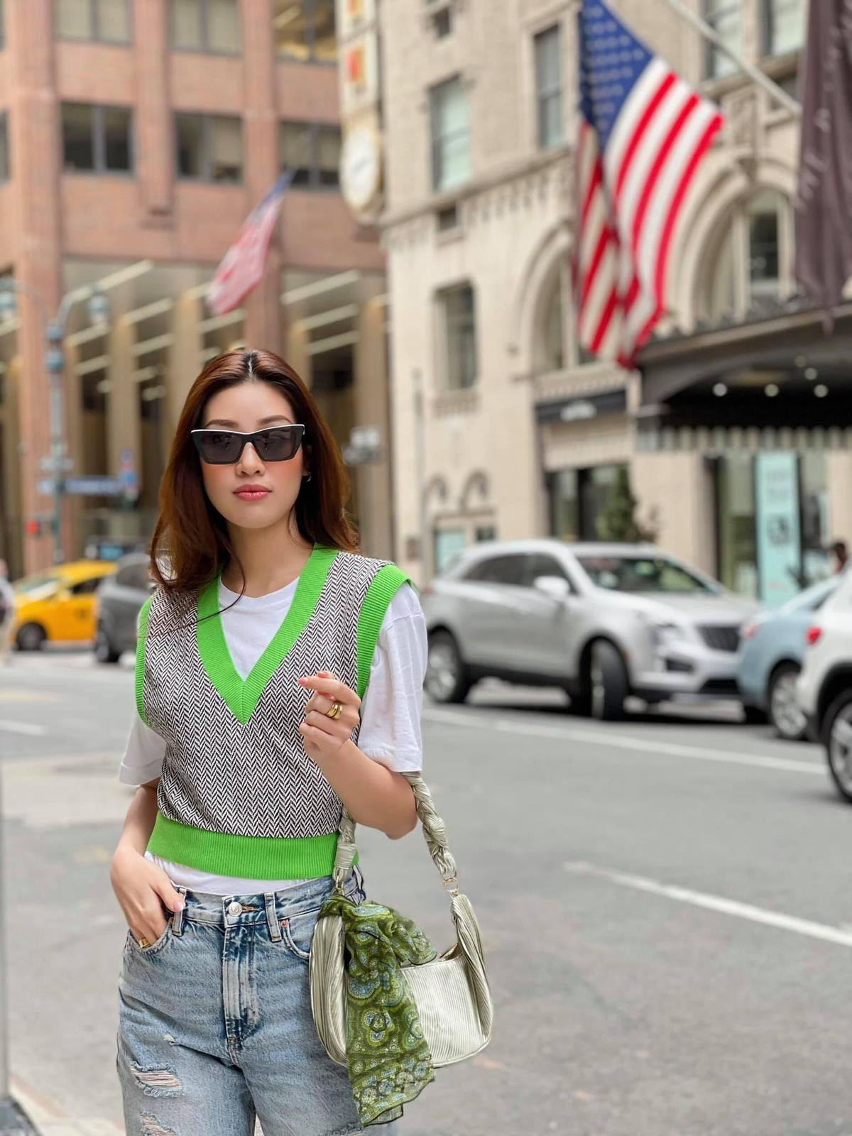 Hoa hậu Khánh Vân với streetstyle giản dị nhưng vẫn sáng bừng đường phố New York Ảnh 8