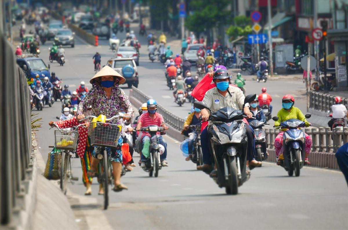 Dự báo thời tiết hôm nay và ngày mai 29/5: Hà Nội nắng nóng, TPHCM tiếp tục mưa dông Ảnh 2