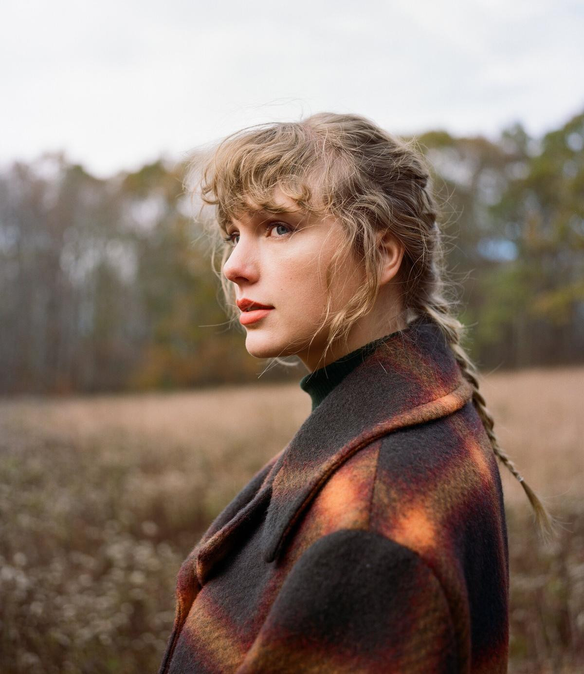 Taylor Swift lội ngược dòng, 'evermore' bất ngờ trở lại No.1 Billboard 200 Ảnh 1