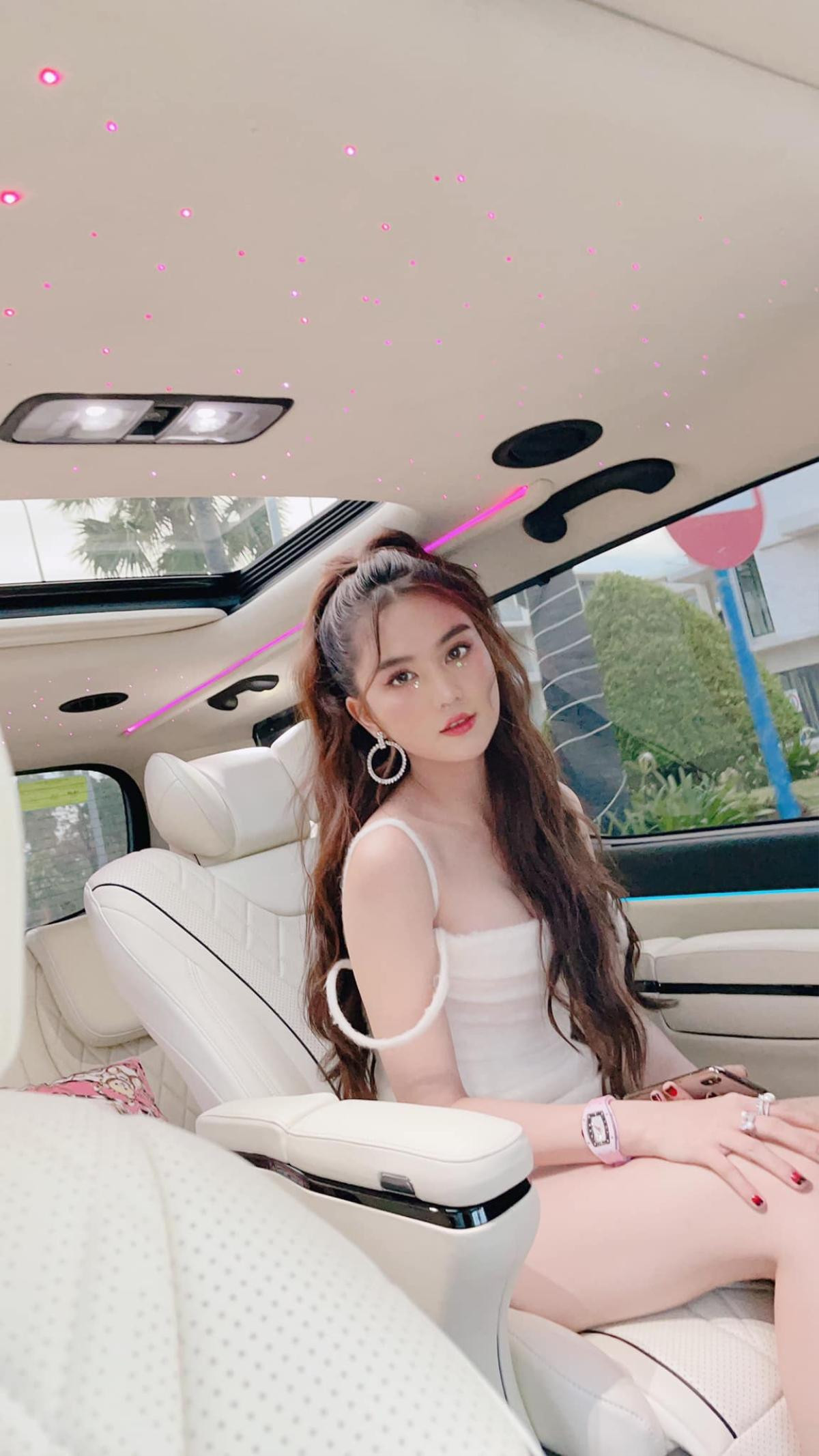 Lung linh là lên luôn như Ngọc Trinh, tạo hình xinh như nữ idol Kpop Ảnh 1