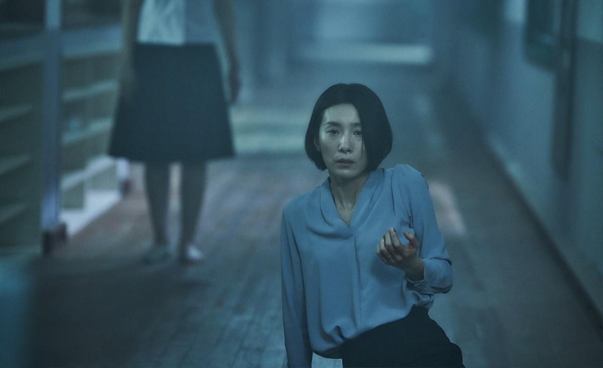 Cùng Kim Hyun Soo và Kim Seo Hyung vén màn những bí mật bị lãng quên trong 'Whispering Corridors 6' Ảnh 8