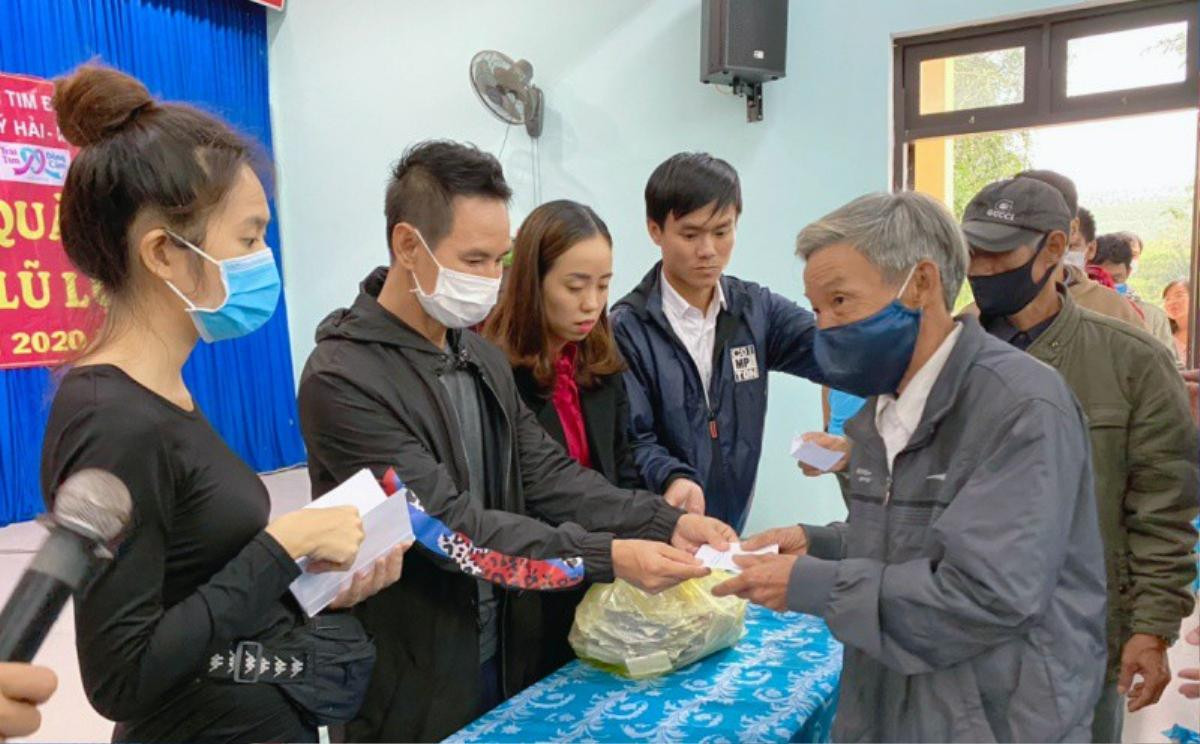 Fan 'khui' lại bài đăng làm từ thiện của vợ chồng Lý Hải, quyên góp 6 tỷ có tận 200 trang sao kê Ảnh 3