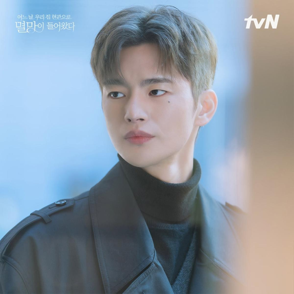 Seo In Guk lạnh lùng trên phim là thế, ai ngờ sau hậu trường lại thành một nam thần đáng yêu muốn xỉu Ảnh 5