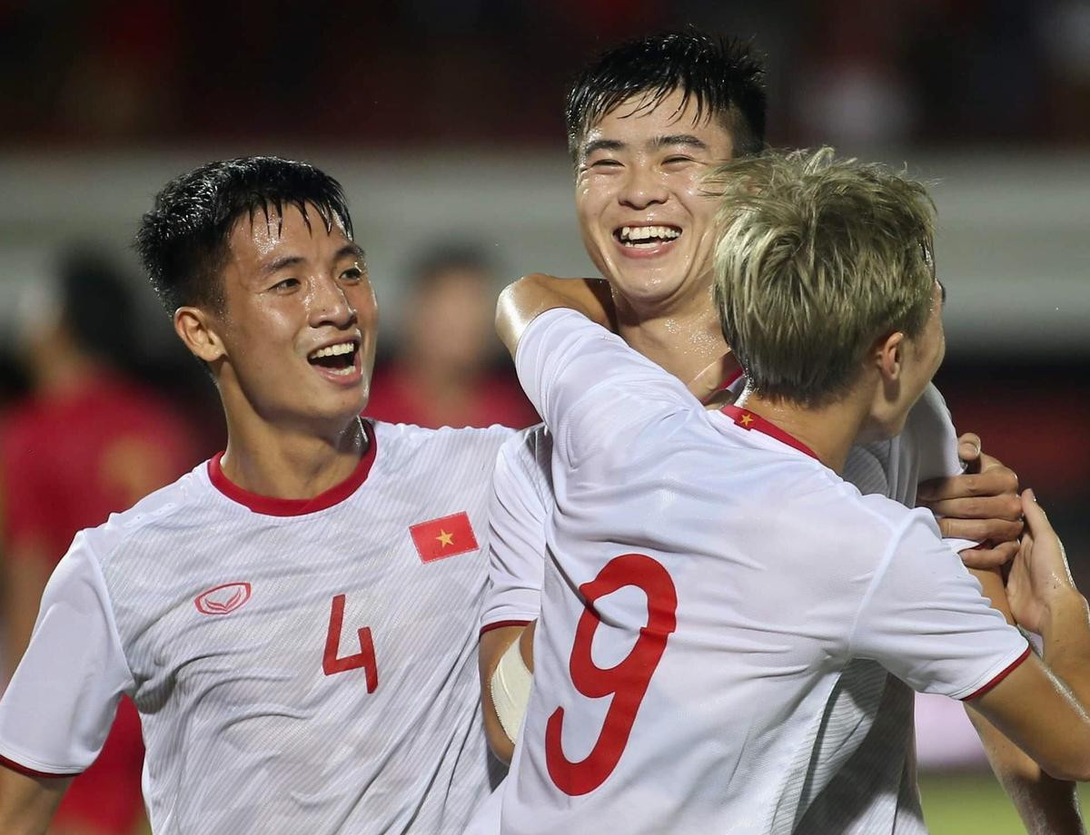 Ca sĩ Lương Gia Huy: 'Văn Toàn ghi bàn, Việt Nam thắng Indonesia 2-1' Ảnh 1