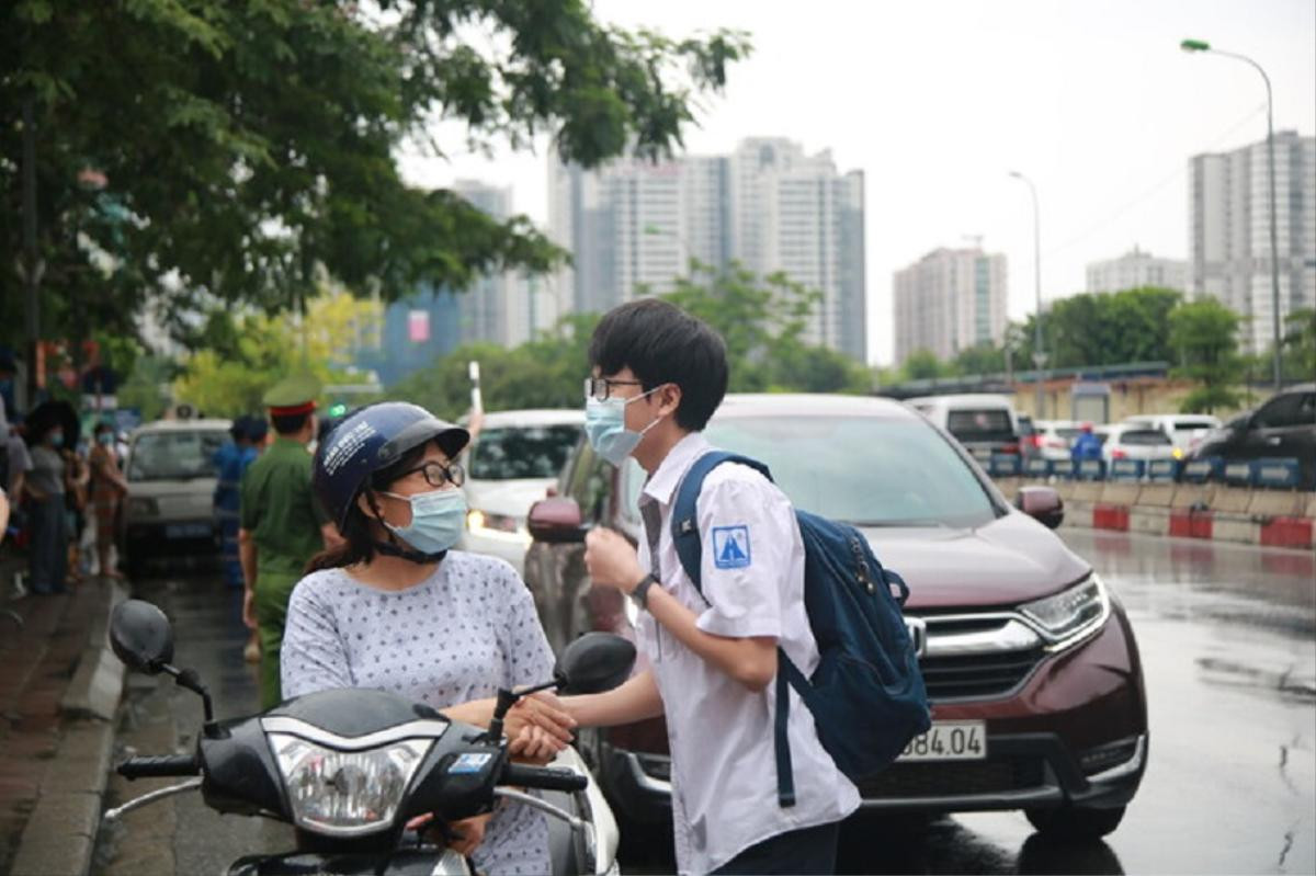 Đề thi Văn vào lớp 10 Hà Nội: 'Tri thức làm nên giá trị con người' Ảnh 4