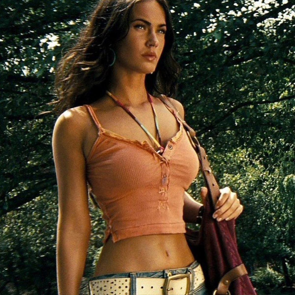 Quả bom gợi cảm Megan Fox diện áo lưới khoe gần trọn vòng 1 trước ống kính Ảnh 6