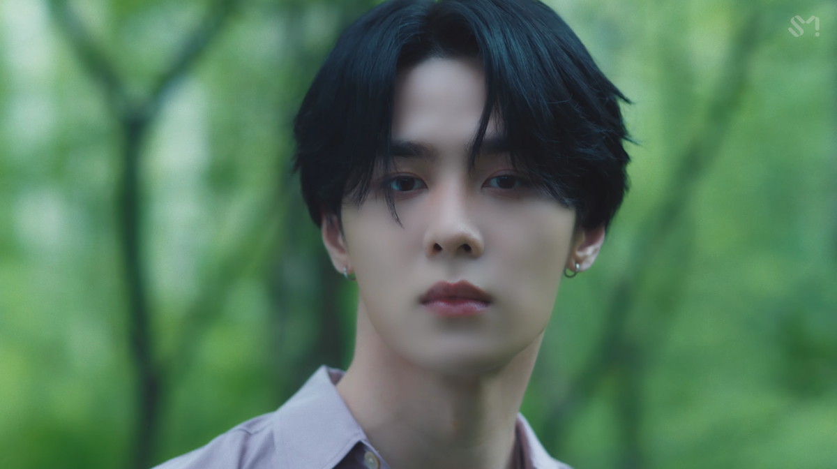 Bộ đôi KUN & XIAOJUN (WayV) hát tình ca trong MV đậm chất điện ảnh 'Back To You' Ảnh 4