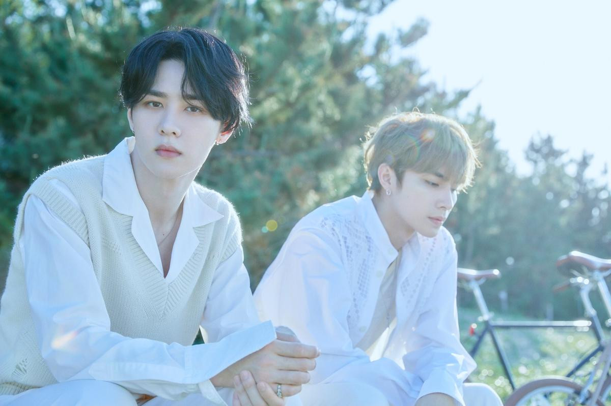 Bộ đôi KUN & XIAOJUN (WayV) hát tình ca trong MV đậm chất điện ảnh 'Back To You' Ảnh 2