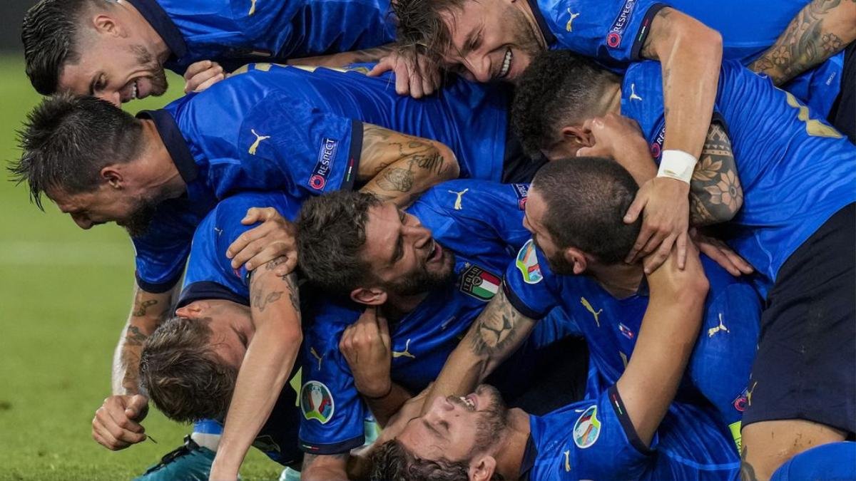 Italy trở thành đội tuyển đầu tiên vượt qua vòng bảng EURO 2020 Ảnh 2