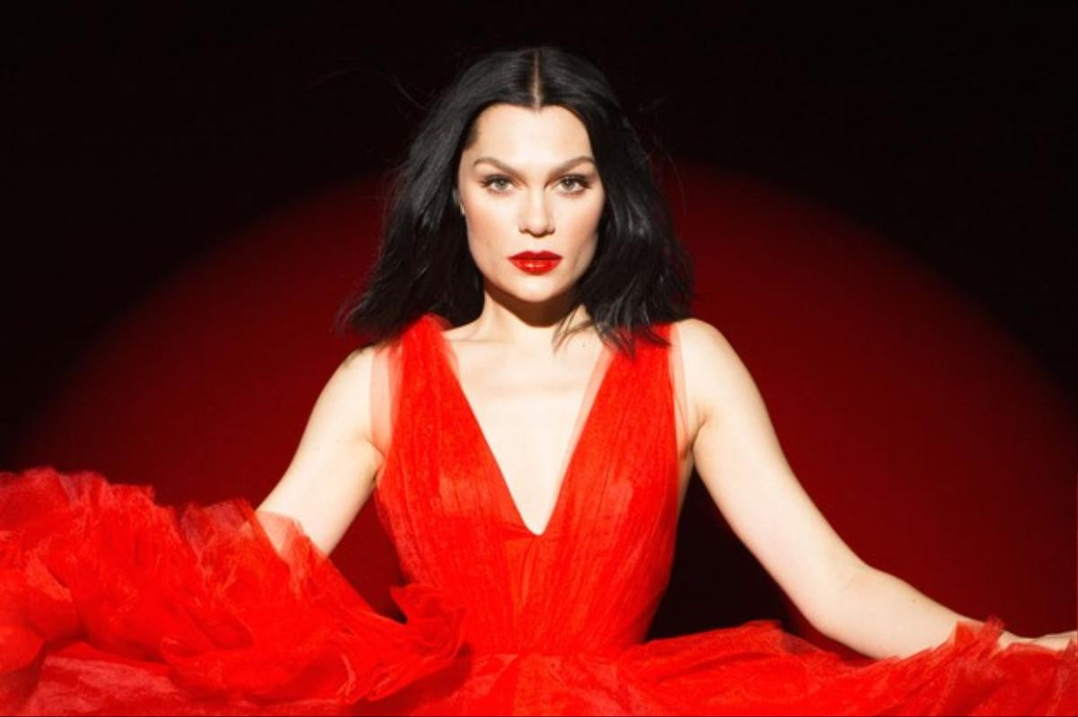 Jessie J bật khóc vì trào ngược axit, không thể hát được Ảnh 2