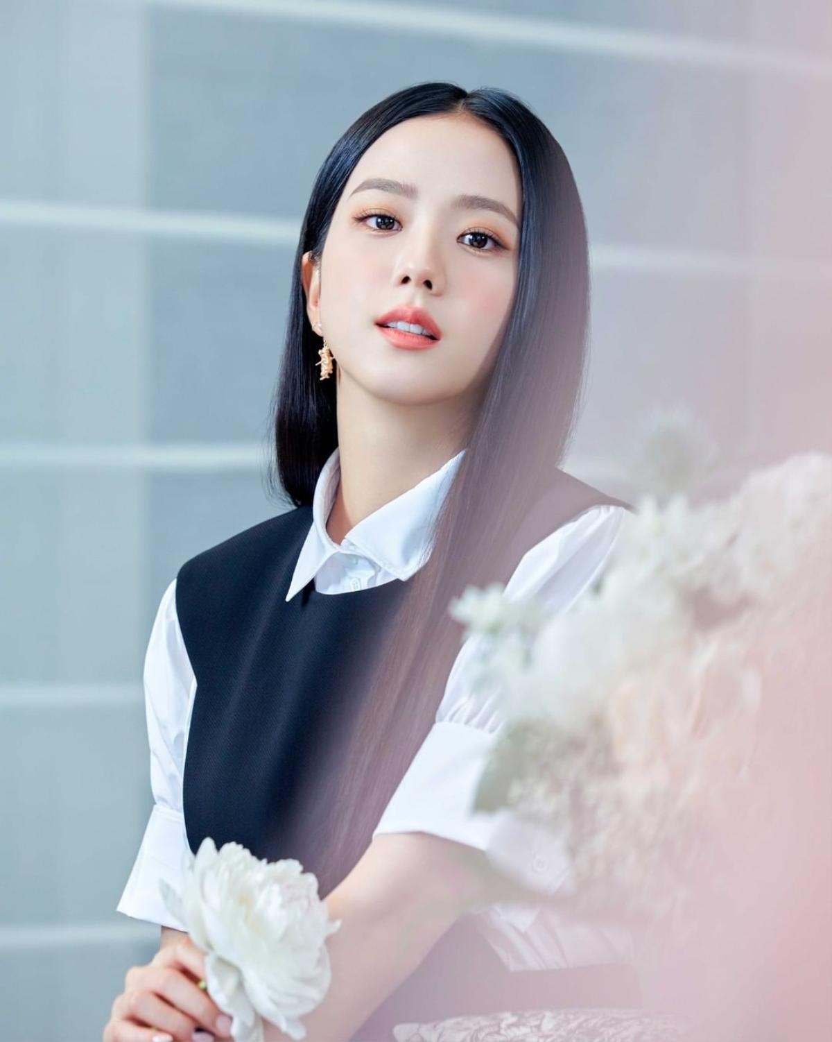 Jisoo Black Pink vinh dự lọt top sao mặc đẹp trong tuần trên Vogue sau khi dự show Dior Ảnh 6