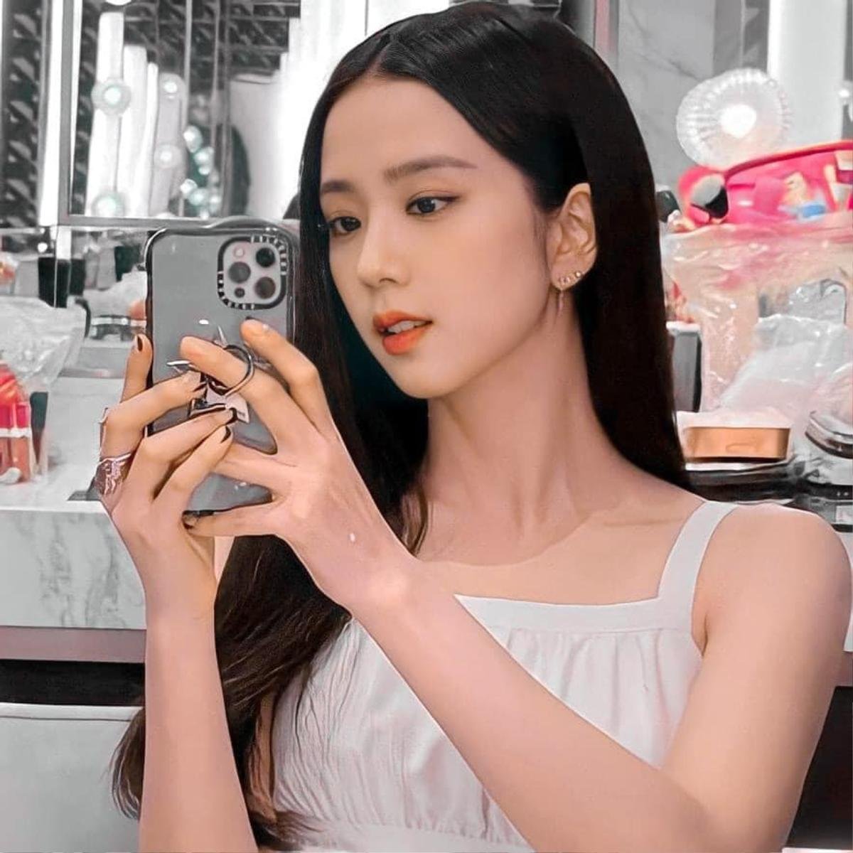 Jisoo Black Pink vinh dự lọt top sao mặc đẹp trong tuần trên Vogue sau khi dự show Dior Ảnh 5