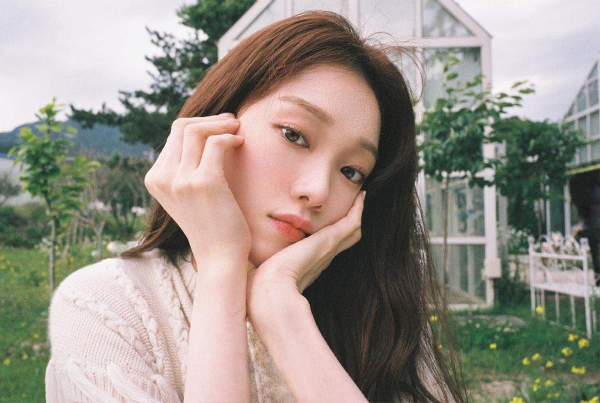 Rộ tin đồn Loco hẹn hò Lee Sung Kyung sau loạt ảnh chụp giống nhau: chiến hạm Loco - Hwasa đã chìm? Ảnh 2