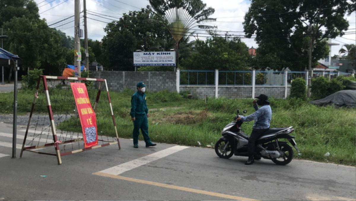 TP.HCM phong tỏa 2 khu vực hơn 7.000 người dân ở huyện Hóc Môn Ảnh 1