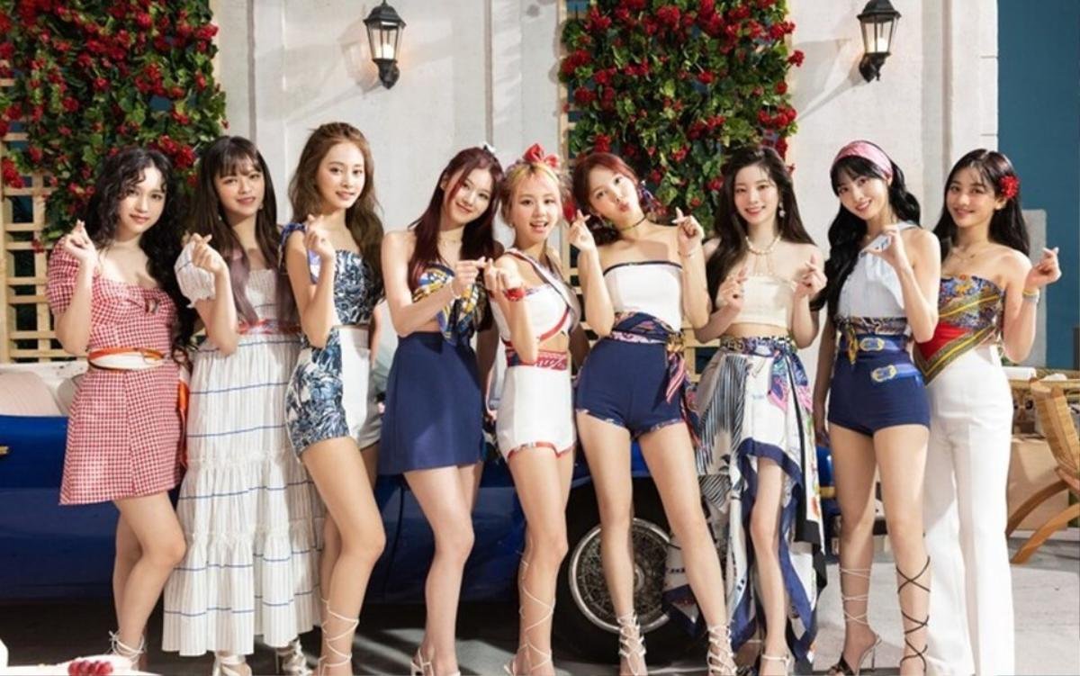 Nghe tin Twice tiếp tục comeback với single Tiếng Anh, fan '3 phần hóng 7 phần chửi' JYP bóc lột Ảnh 6