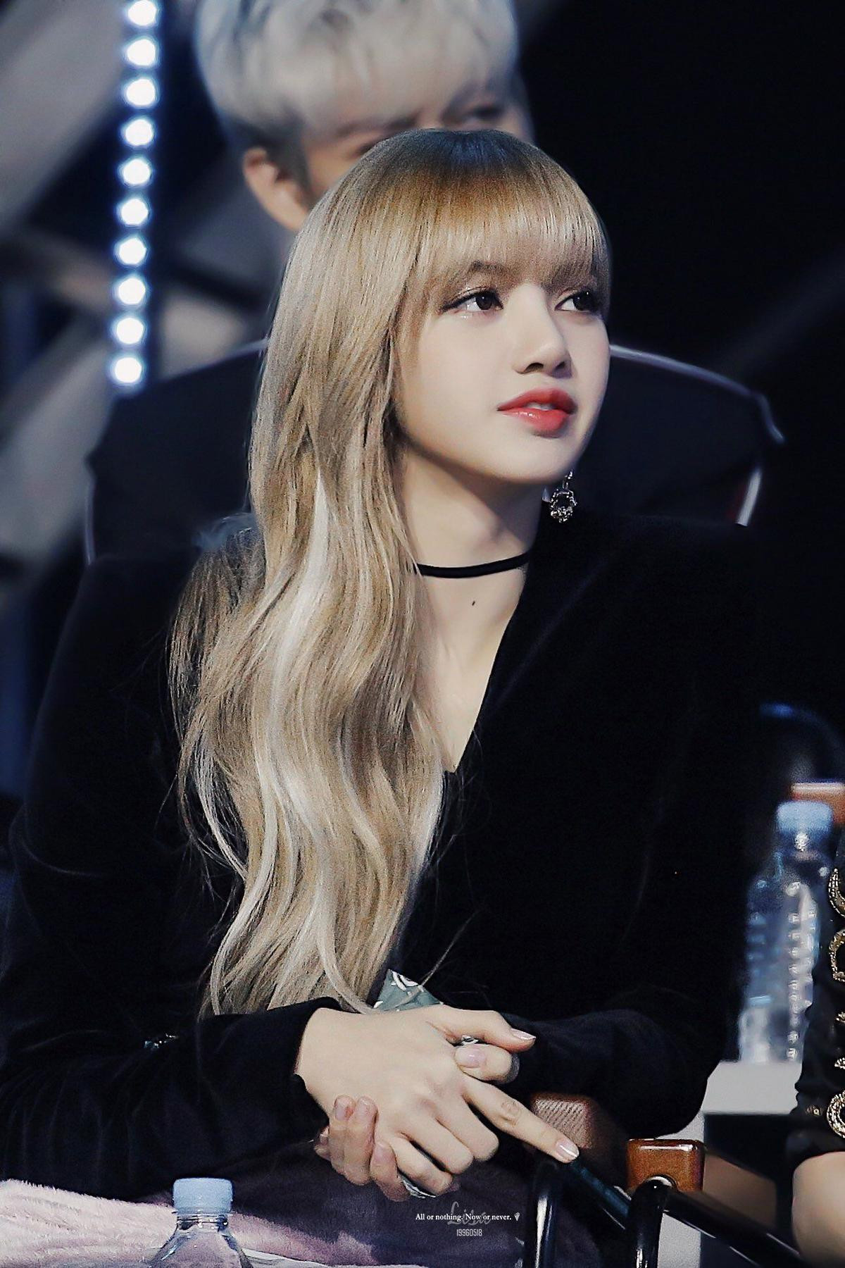 BlackPink lộ ảnh ghi hình cho sản phẩm mới, ấy vậy netizen chỉ lo 'soi' mái tóc vàng óng của Lisa Ảnh 5