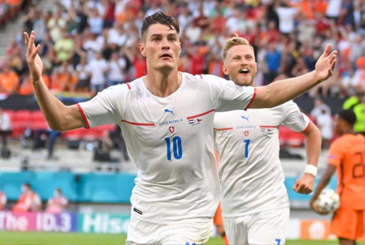 'Tội đồ' De Ligt nói gì sau chiếc thẻ đỏ bước ngoặt khiến Hà Lan bị loại khỏi EURO 2020? Ảnh 2