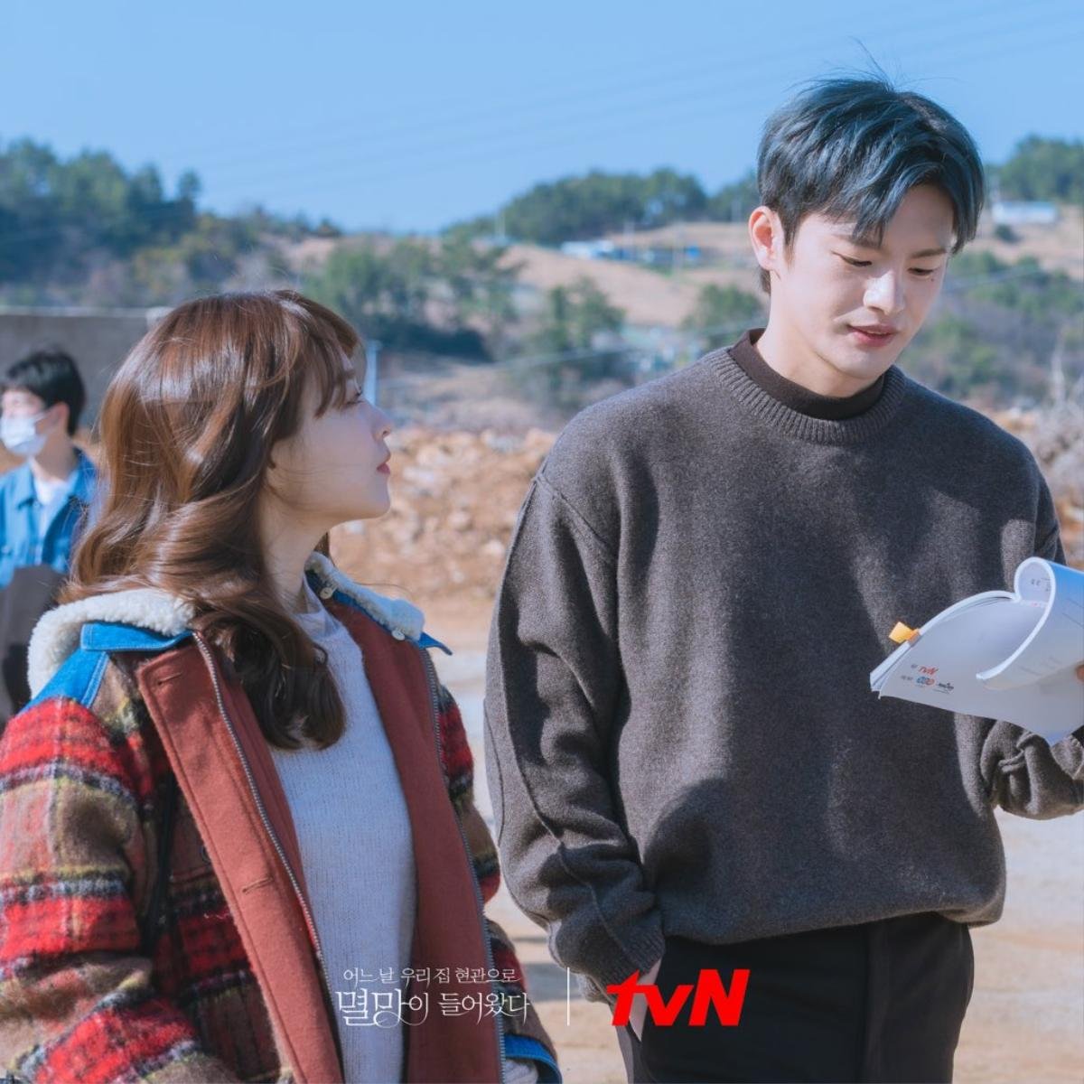 'Doom at Your Service' : Seo In Guk và Park Bo Young cười tít mắt ngầm tiết lộ cái kết 'Happy Ending' Ảnh 7