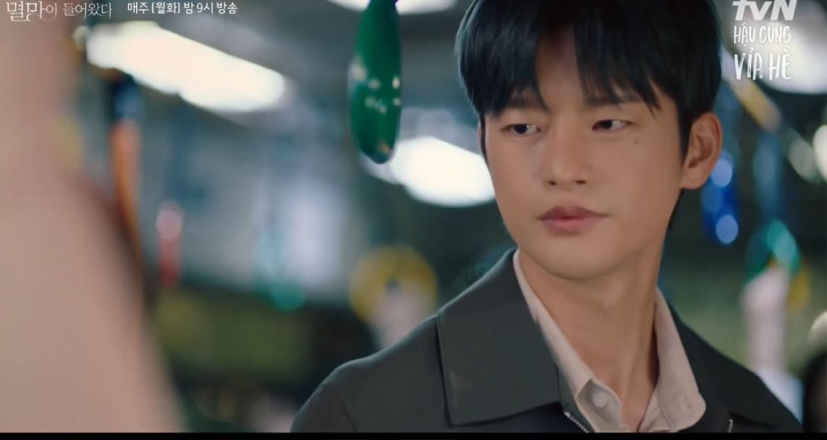 'Doom at Your Service' tập 15: Seo In Guk trở thành con người gặp lại người thương Park Bo Young Ảnh 16