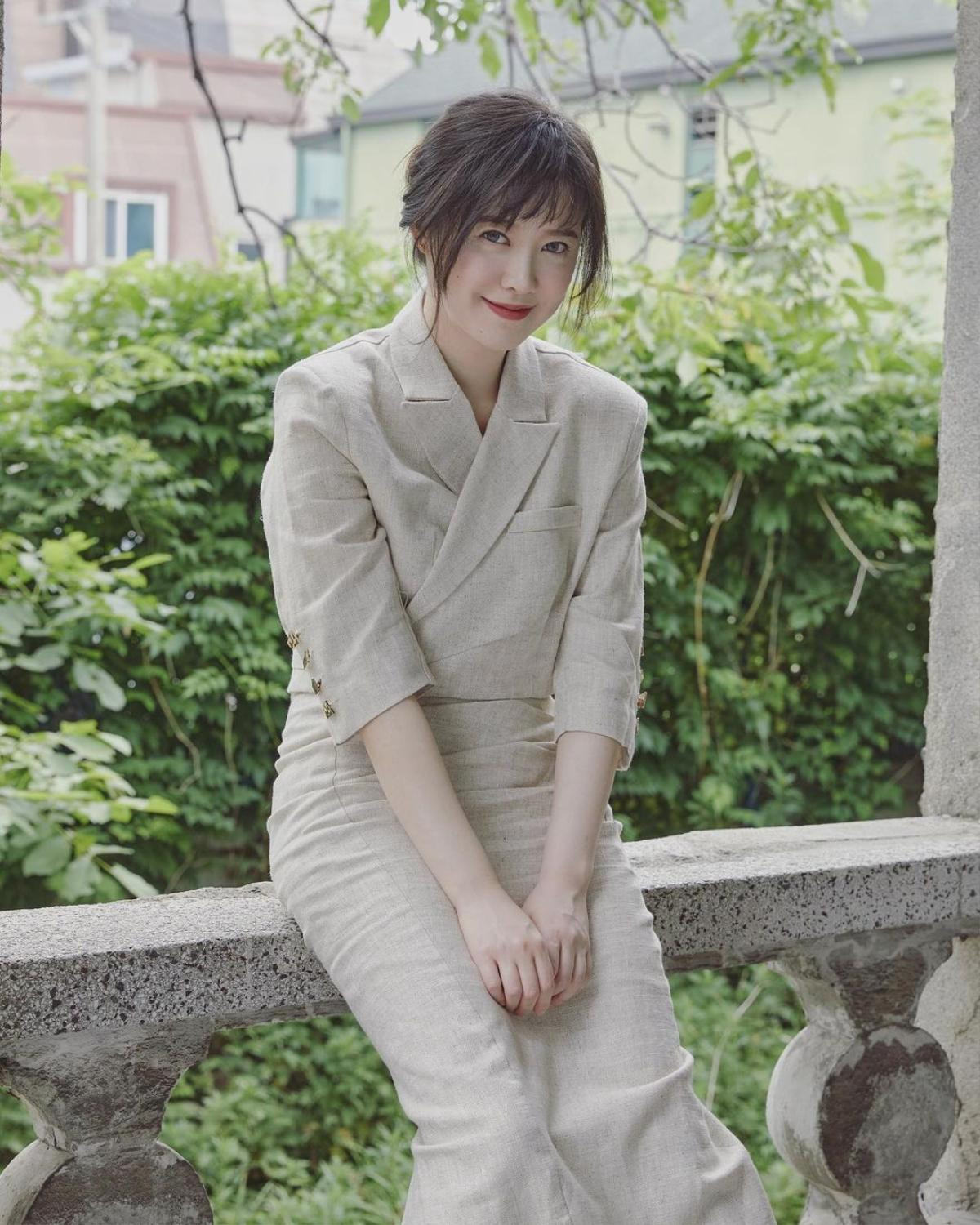 Goo Hye Sun lộ bụng mỡ, Song Hye Kyo khoe dáng 'ngon nghẻ' kỷ niệm 2 năm ly hôn Song Joong Ki Ảnh 1