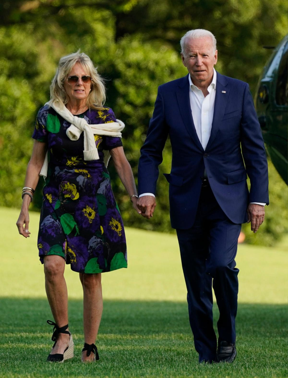 Đệ nhất phu nhân Mỹ Jill Biden phản bác khi bị chê mặc tất lưới xuyên thấu kém sang Ảnh 6