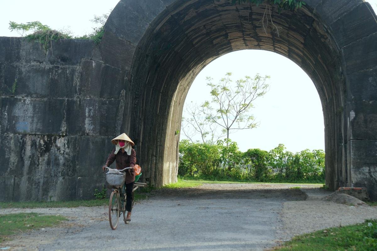 Một thoáng hoàng hôn bên công trình bằng đá độc nhất vô nhị Ảnh 10