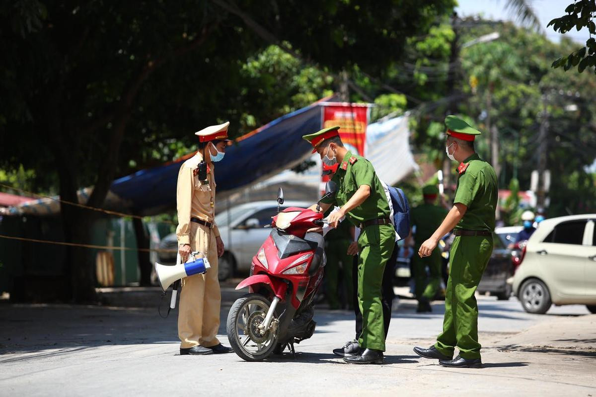 Gần 1 triệu HS cả nước làm thủ tục dự thi tốt nghiệp THPT, công tác phòng dịch Covid- 19 được siết chặt Ảnh 5