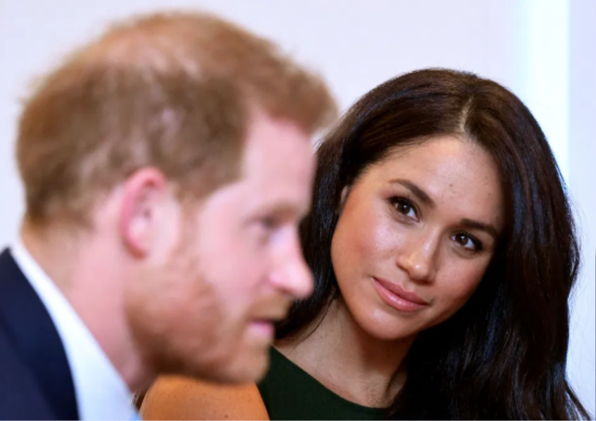 Hy sinh mọi thứ cho vợ, Harry vẫn bị 'giằng xé' giữa Meghan và hoàng gia Ảnh 1