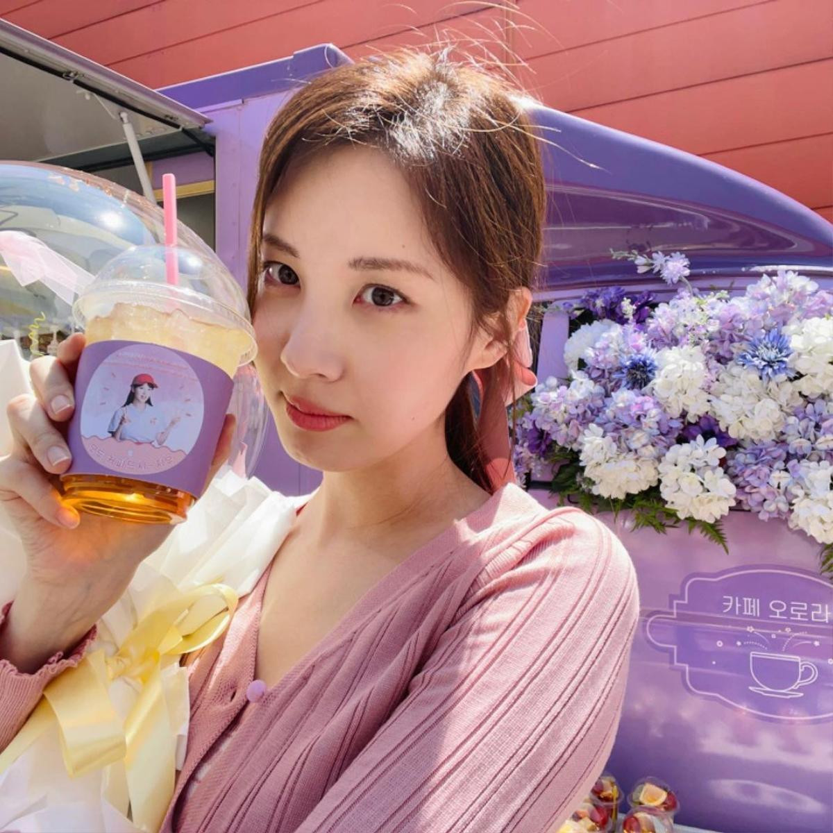 Seohyun SNSD khoe bộ sưu tập loạt xe cafe được gửi tặng đến phim trường dài nối đuôi nhau Ảnh 2