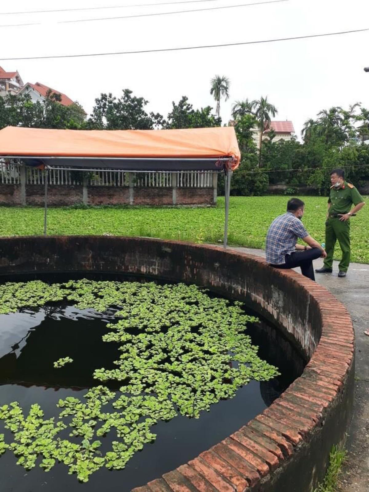 Hà Nội: Phát hiện người phụ nữ tử vong dưới giếng nước lớn của làng Ảnh 2