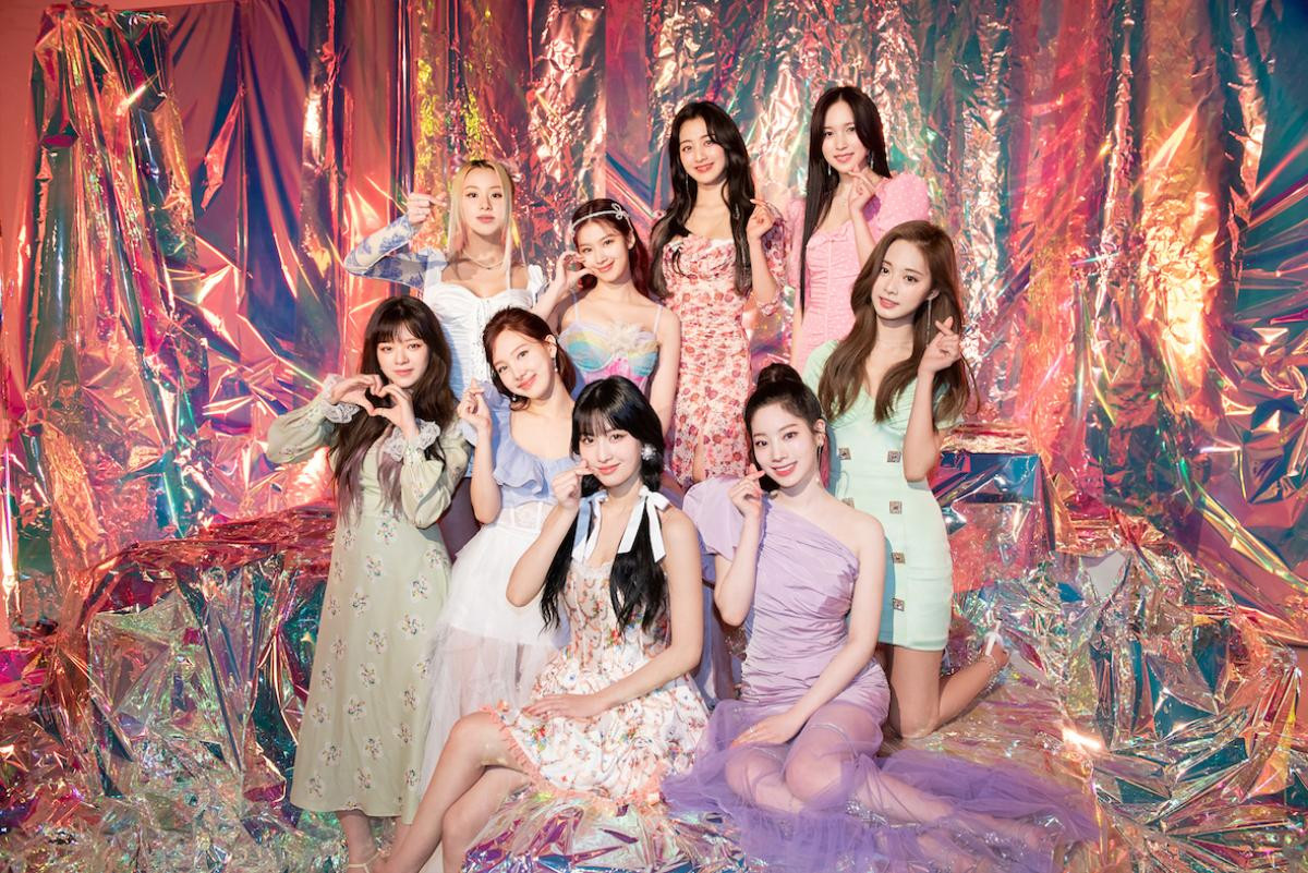 Là 'nhóm nhạc chăm chỉ' bậc nhất K-Pop, ấy vậy hành trình của TWICE có lẽ sẽ sớm kết thúc vì lí do sau Ảnh 1