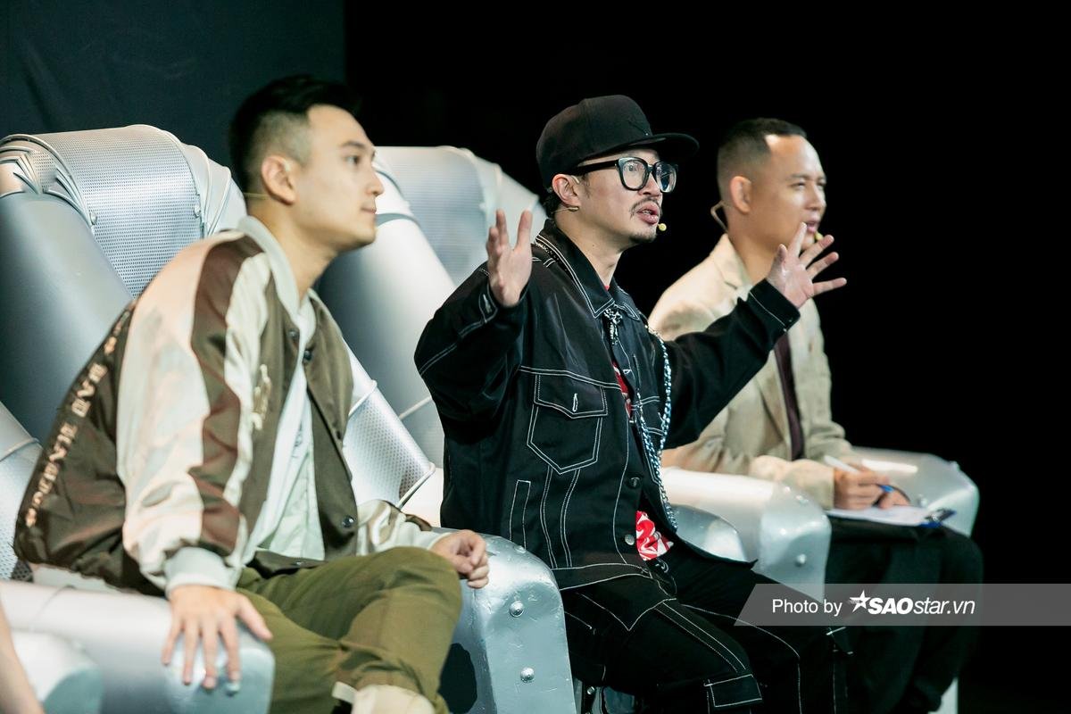 Lona 'hóa' người ngoài hành tinh, 'bắn rap liên hoàn' khiến dàn Master 'mê tít' Ảnh 4